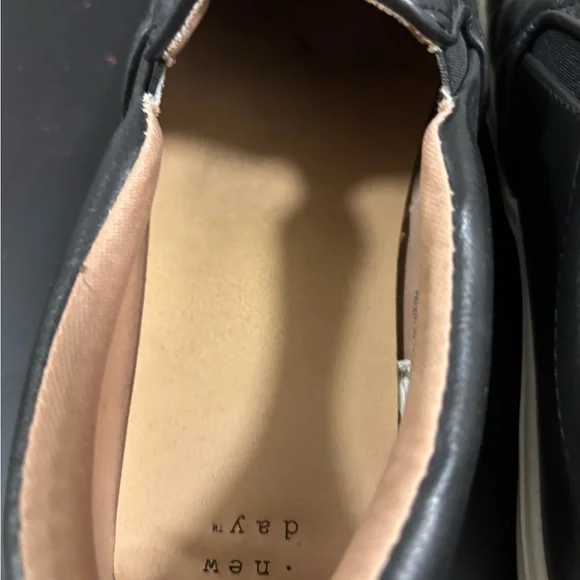 Black Quilted Slip-On Shoes - Picture 5 of 8